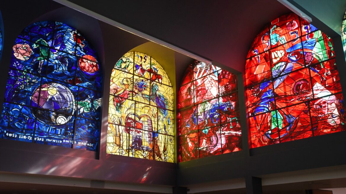 Los hermosos vitrales de Chagall cumplen 60 años en Jerusalem